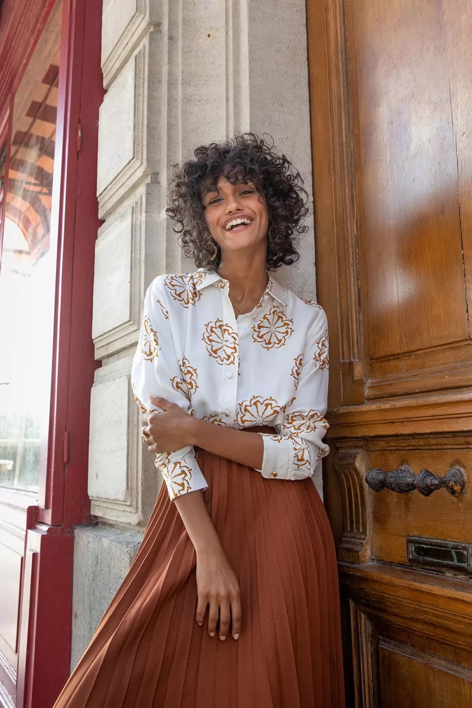 chemisier_en_soie_jeux_de_jambes_dor_8.webp Soi Paris Chemisier en soie Jeux de Jambes Doré IMPRIMÉS Cheap