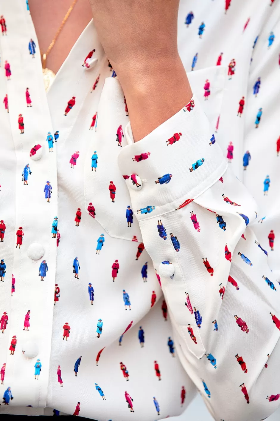 chemisier_en_soie_reine_elisabeth_7.webp Soi Paris Chemisier en soie Reine Elisabeth IMPRIMÉS New