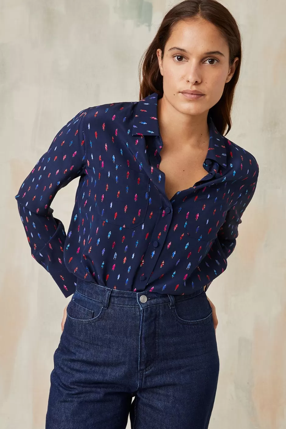 chemisier_en_soie_reine_elisabeth_bleu_3.webp Soi Paris Chemisier en soie Reine Elisabeth Bleu IMPRIMÉS Store