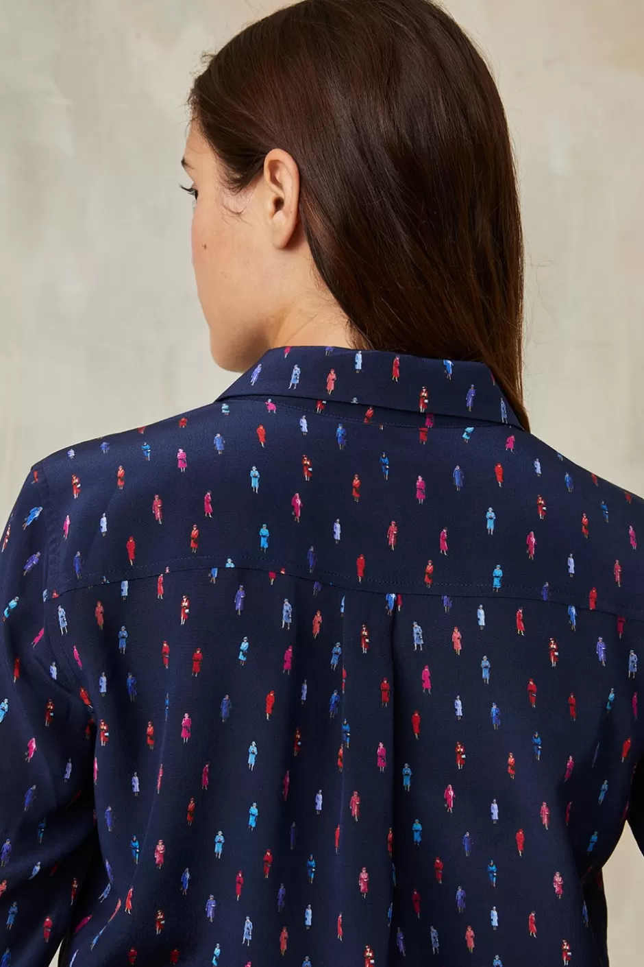 chemisier_en_soie_reine_elisabeth_bleu_4.webp Soi Paris Chemisier en soie Reine Elisabeth Bleu IMPRIMÉS Store