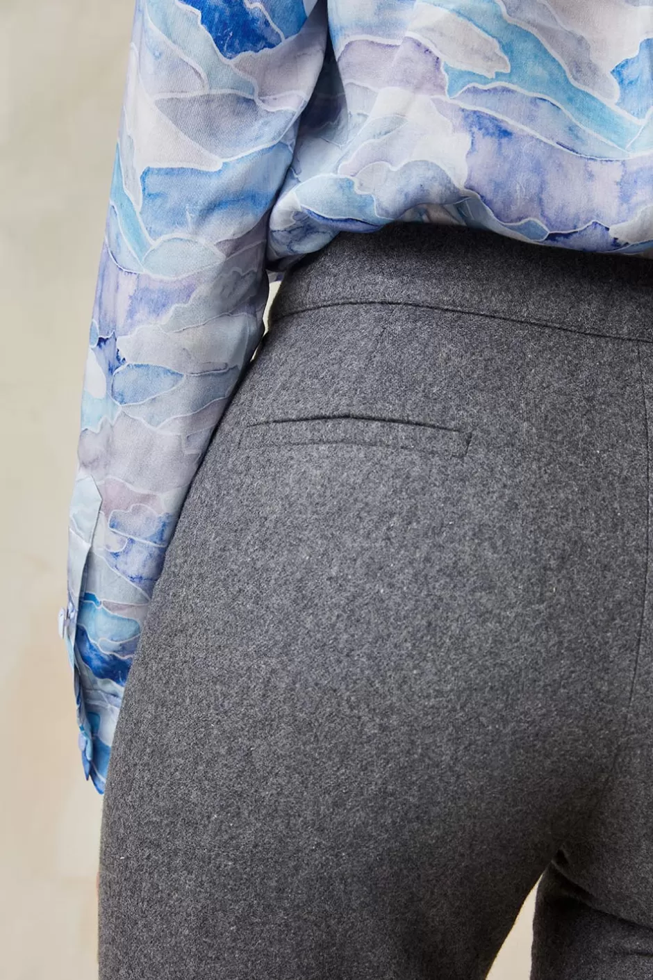 pantalon_enchanteur_anthracite_2.webp Soi Paris Pantalon Enchanteur Anthracite IMPRIMÉS Outlet