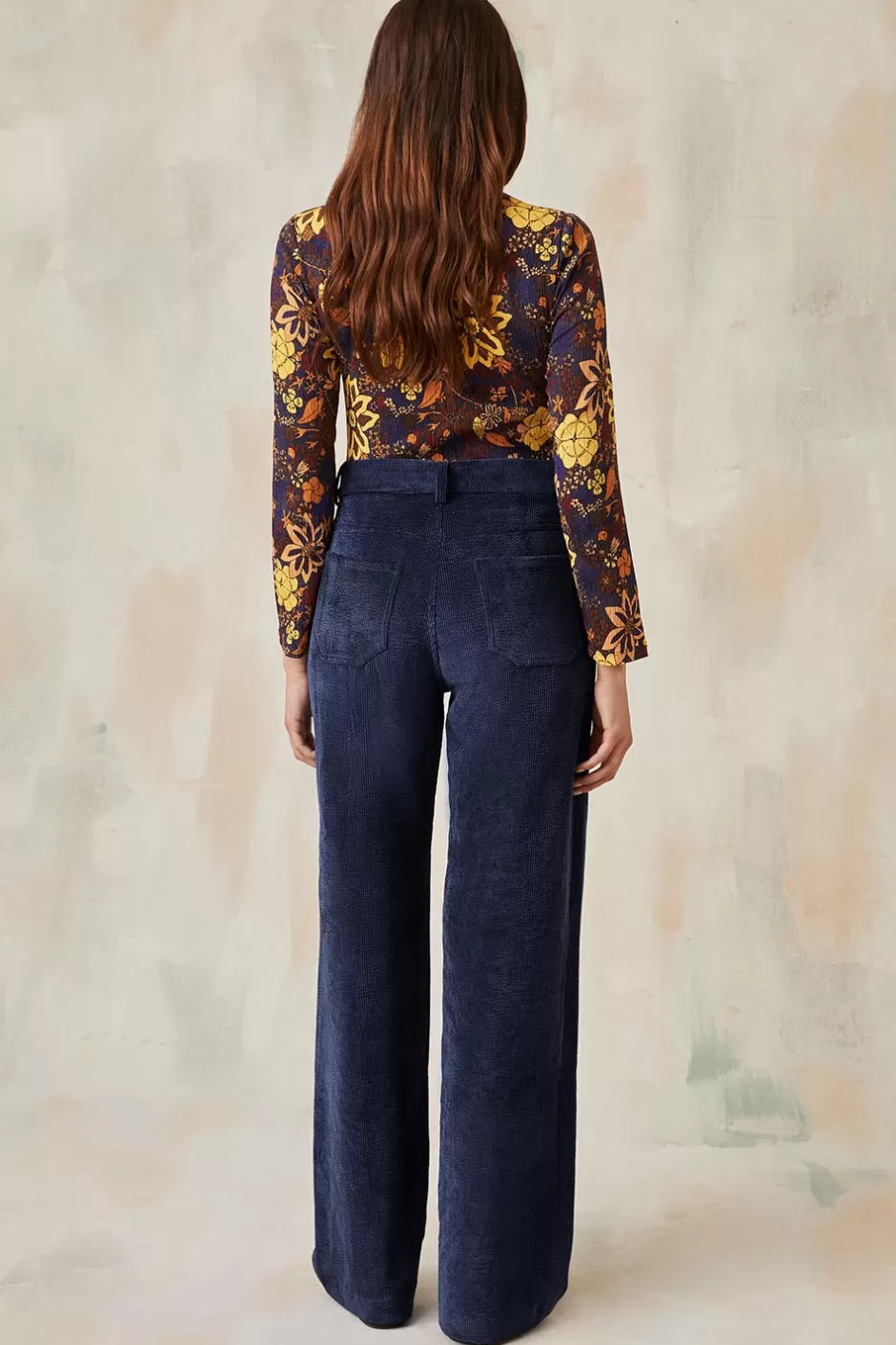 pantalon_idaliste_en_velours_bleu_nuit_3.webp Soi Paris Pantalon Idéaliste en velours Bleu nuit IMPRIMÉS Fashion