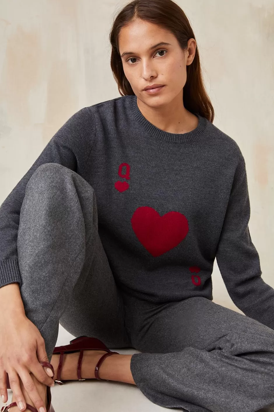 pull_dame_de_cur_gris_en_laine_3.webp Soi Paris Pull Dame de Cœur Gris en Laine IMPRIMÉS Store